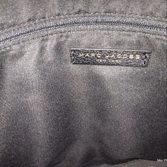 NEW Marc Jacobs Leather Tote, Inside Zip Pocket - Picture 3 of 3